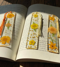 Load image into Gallery viewer, Floral Resin Bookmarks ~ Autumn
