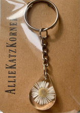 Load image into Gallery viewer, Floral Resin Keychains ~ Solid Flower
