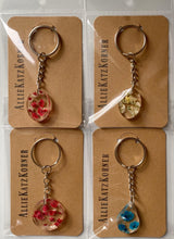 Load image into Gallery viewer, Floral Resin Keychains ~ Small Flowers
