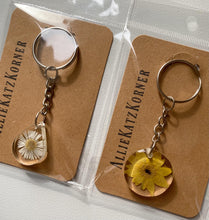 Load image into Gallery viewer, Floral Resin Keychains ~ Solid Flower
