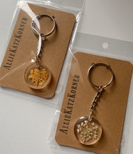 Load image into Gallery viewer, Floral Resin Keychains ~ Queen Anne&#39;s Lace
